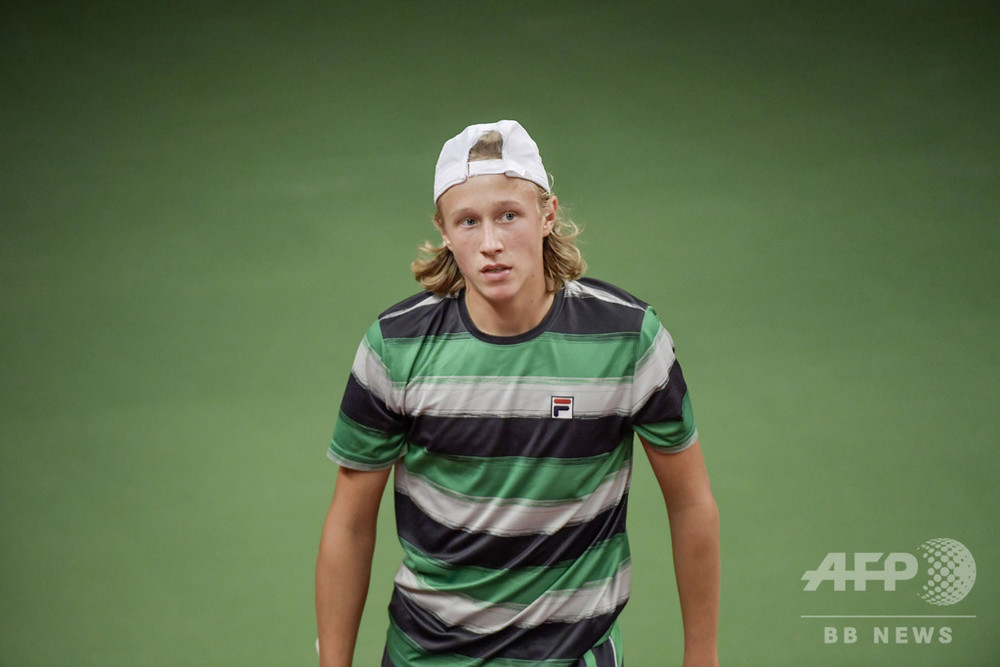 ボルグ氏の16歳息子がプロデビュー、初戦はストレート負け 写真1枚