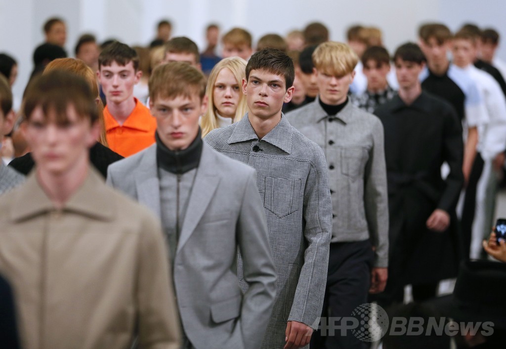 少年の面影を残す爽やかなスタイル、「カルヴェン」15年春夏メンズ