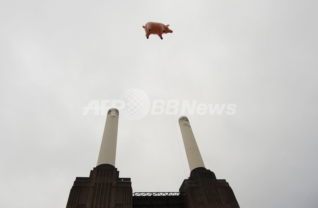 ロンドンに空飛ぶブタ!? ピンク・フロイドのアルバム表紙を再現 写真8