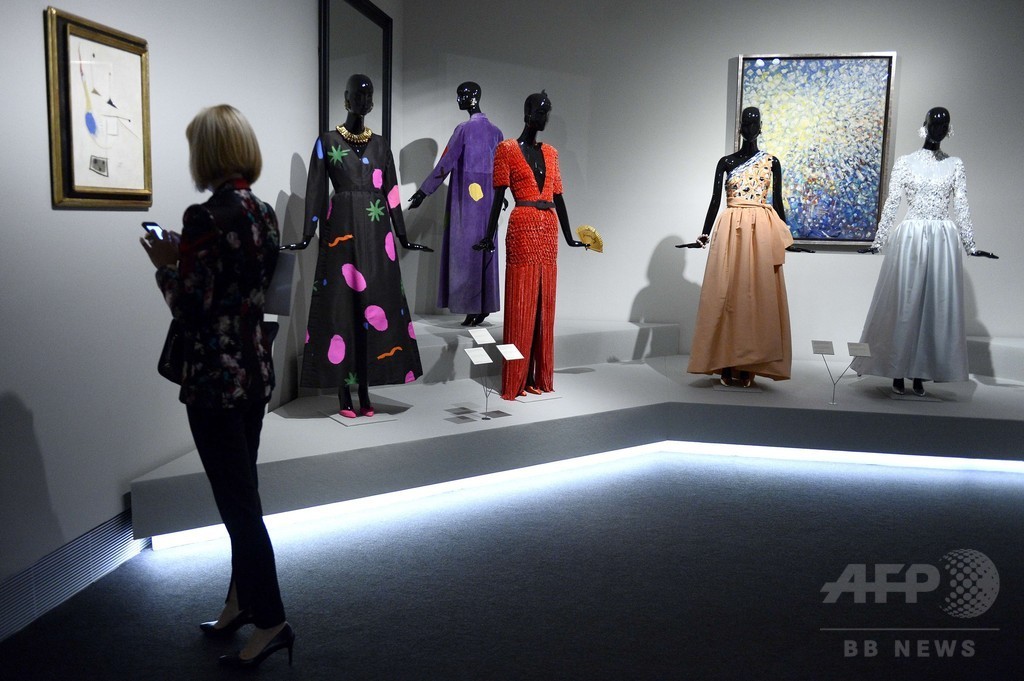 ユベール・ド・ジバンシィ初の回顧展、マドリードの美術館で開催