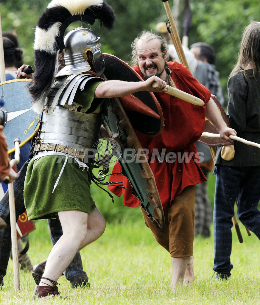 ローマ帝国とゲルマン民族の「トイトブルク森の戦い」を再現、ドイツ