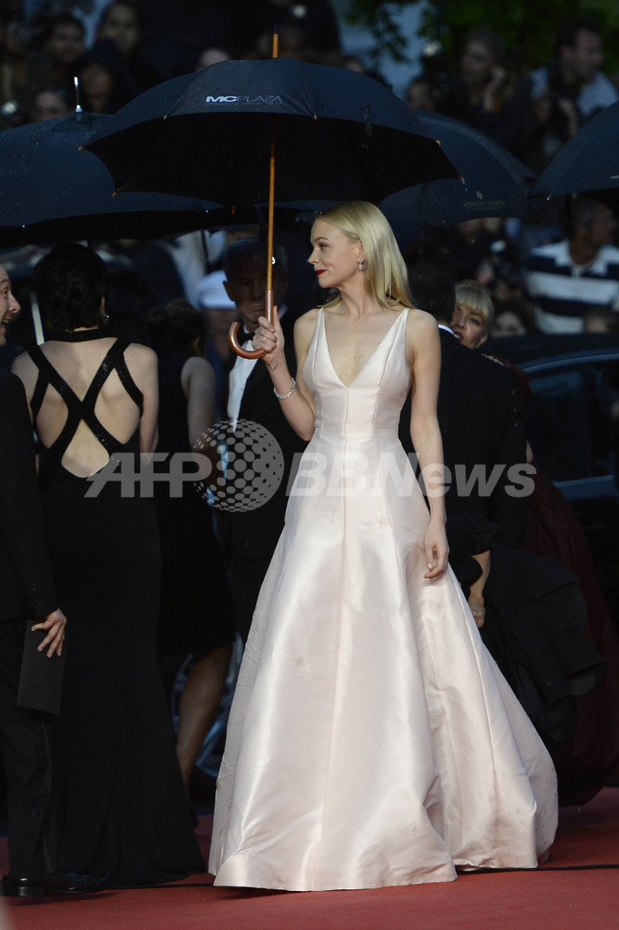 カンヌ国際映画祭、女優やモデルのドレスをチェック