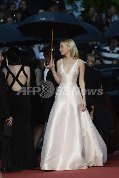 カンヌ国際映画祭、女優やモデルのドレスをチェック