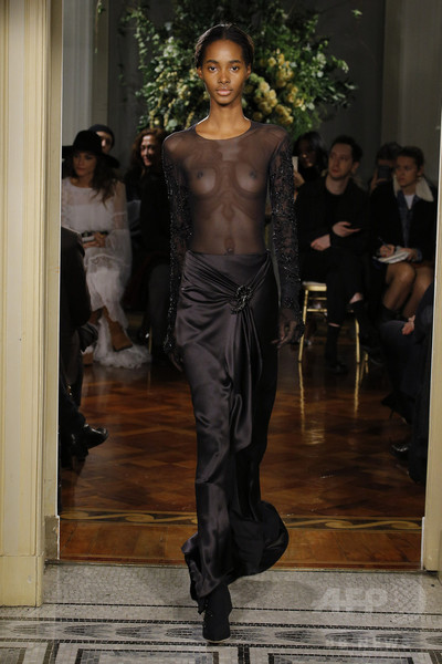 「アルベルタ・フェレッティ」17年プレフォールコレクション