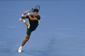 テニス、中国オープン、男子シングルス1回戦。リターンを打つカルロス・アルカラス（2023年9月29日撮影）。(c)Pedro PARDO / AFP