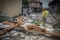 台風1号の通過で被害を受けたフィリピン中部東サマール州アルテチェの様子（2020年5月15日撮影）。(c)AFP/Alren BERONIO