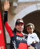 第96回ジロ・デ・イタリア（2013 Giro d&apos;Italia）は26日、第21ステージ（リエーゼ・ピオ・デチモからブレシア、197キロメートル）が行われ、アスタナ（Astana）のヴィンセンツォ・ニバリ（Vincenzo Nibali、イタリア）が総合優勝を果たした。

総合3位に入り、表彰式で喜ぶBMCレーシングチーム（BMC Racing Team）のカデル・エヴァンス（Cadel Evans、2013年5月26日撮影）。(c)AFP/LUK BENIES