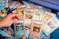 イェンス・イショイ・プレーンさんのポケモンカードコレクション。デンマーク・ニボで（2022年11月25日撮影）。(c)Ida Marie Odgaard / Ritzau Scanpix / AFP