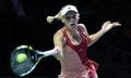 女子テニス、WTAツアー選手権（BNP Paribas WTA Championships - Singapore 2014）4日目。リターンを狙うカロリーネ・ボズニアツキ（Caroline Wozniacki、2014年10月23日撮影）。(c)AFP/ROSLAN RAHMAN