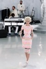 フランス・パリ市内で発表された「シャネル（CHANEL）」14年春夏オートクチュールコレクション（2014年1月21日撮影）。(c)AFP/PATRICK KOVARIK