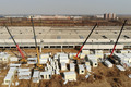 南宮市経済開発区で建設中の臨時隔離施設（2021年1月19日撮影）。(c)Xinhua News