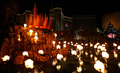 米ラスベガス（Las Vegas）のミラージュ・ホテル＆カジノ（Mirage Hotel ＆ Casino）前で初披露された火山ショー。2500万ドル（約23億円）をかけてリニューアルされた。（2008年12月11日撮影）(c)AFP/Getty Images/Ethan Miller