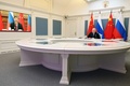 ロシア首都モスクワの大統領府で、中国の習近平国家主席（左）とオンラインで会談するウラジーミル・プーチン大統領（2022年12月30日撮影）。(c)Mikhail Klimentyev / SPUTNIK / AFP