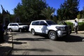 イエメン・サヌア空港を出て同市内に向かう、国連のマーティン・グリフィス同国担当特使の車列（2018年12月3日撮影）。(c)Mohammed HUWAIS / AFP
