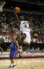 シュートを放つ米国のレブロン・ジェームズ（%%LeBron James%%）。(c)AFP/Getty Images Jamie Squire