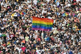 ハンガリー最大のプライドパレード開催 オルバン政権に反発