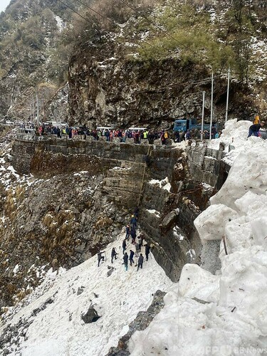 インド・ヒマラヤ山脈で雪崩 7人死亡 写真1枚 国際ニュース：AFPBB News