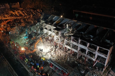 中国のタンクローリー爆発事故、死者19人 負傷者172人に