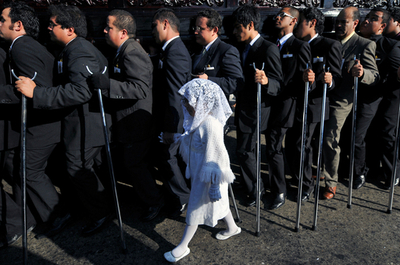 クリスマスシーズンの幕開け、グアテマラで無原罪マリア行列