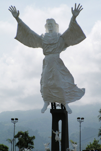 イスラム大国インドネシアに30メートルのキリスト像登場