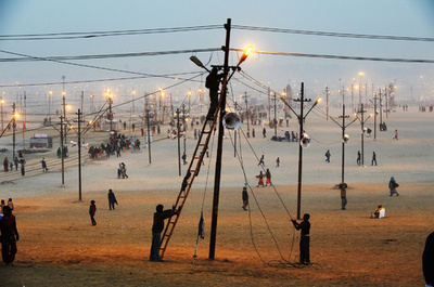 世界最大の宗教祭、ヒンズー教「クンブメーラ」始まる インド