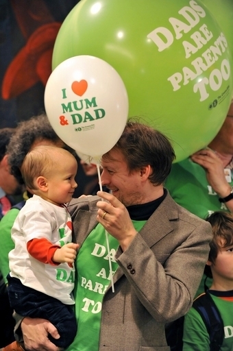 男性への育児休業割り当て、12週間へ延長の公算 ノルウェー