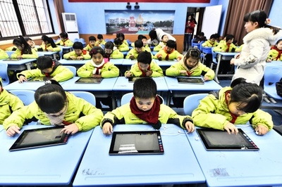 小学生の期末テストにタブレット端末導入 安徽・合肥