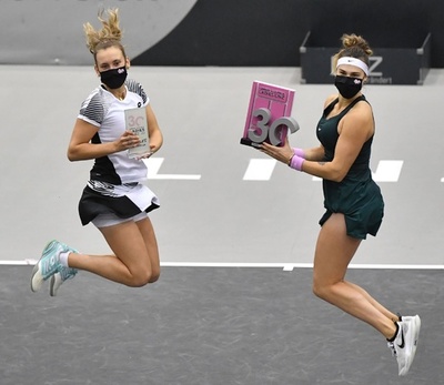 サバレンカがシーズン最終戦制覇、ダブルス相棒に勝利