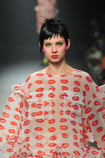 アーティストKAZZROCKによるグラフィティも注目、「DRESSCAMP」15年春夏