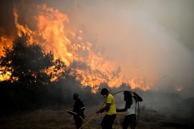 ポルトガルとスペインの山火事、火勢衰えず