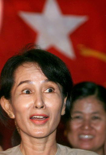 スー・チー氏、脱税容疑で告発される - ミャンマー