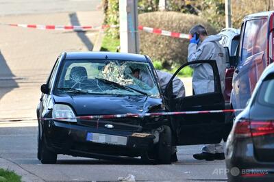 車が群衆に突っ込み2人死亡、容疑者逮捕 ドイツ