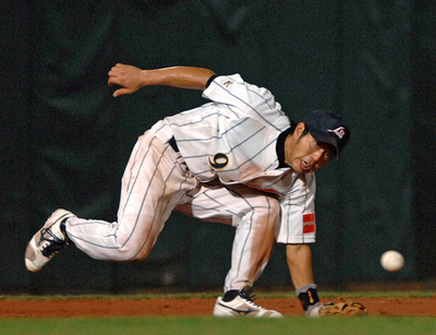 日本 キューバに敗れて決勝進出を逃し3位決定戦へ