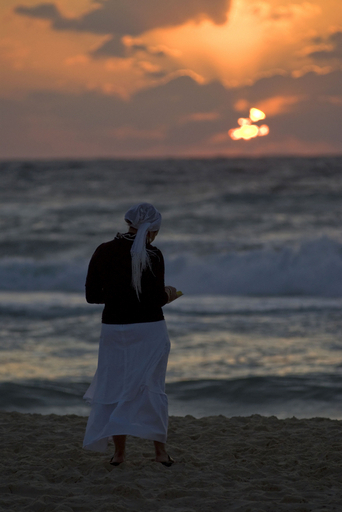 ユダヤ教新年、祈りをささげ罪を流す
