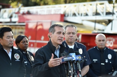 米LAのスーパー立てこもり犯を拘束、店内で女性1人死亡