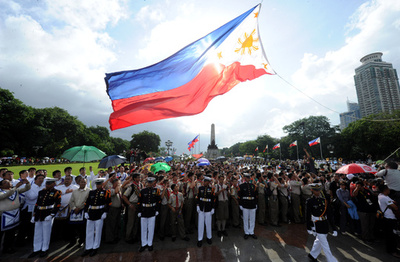 フィリピンは戦争中？ フェイスブック、上下配色逆の国旗載せ謝罪