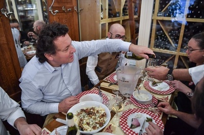 モーニングワインでコロナうつ撃退？ 美食の街仏リヨン飲食店の古くて新しい戦略