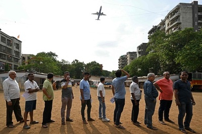 選挙権のない17歳、モディ首相の与党に8回投票 インド