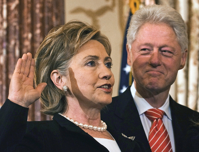 ビル・クリントン氏、妻の借金返済のために「身売り」？