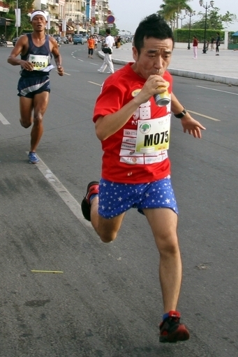 日本人コメディアンにカンボジア五輪代表の資格なし、国際陸連