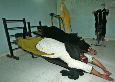 エクササイズするイスラム女性、インド西部