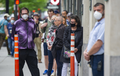 マスク着用拒否し店員襲撃、警官に撃たれ73歳の男死亡 カナダ