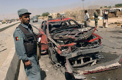 カブールで自爆テロ、市民8人が死傷、NATO軍車両を狙った可能性も