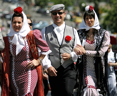 サンイシドロの日を伝統衣装で祝う - スペイン