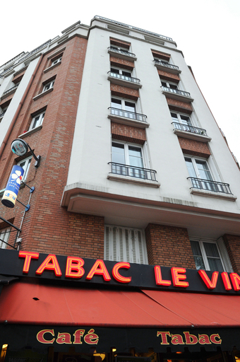 通行人が見事キャッチ、8階から落下の男の子が奇跡の生還 パリ