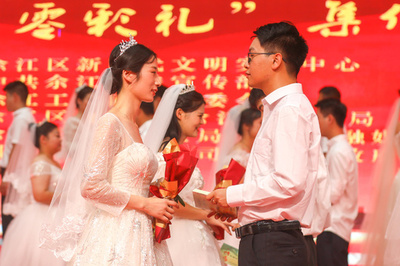 結納金ゼロで結婚！ 中国で進む「婚姻改革」