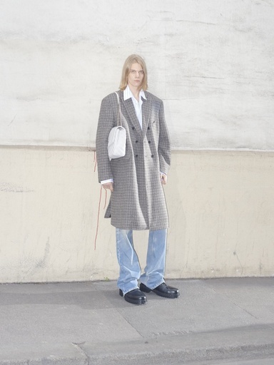 「バレンシアガ」伊勢丹新宿店メンズ館で期間限定店、限定スニーカーも