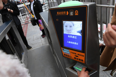 「顔パス」時代の到来　顔認証システムの導入で