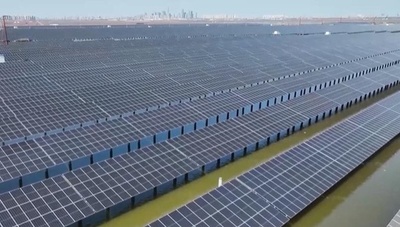 海洋養殖業とにがり作りを兼ねる塩田太陽光発電所が送電開始 中国天津