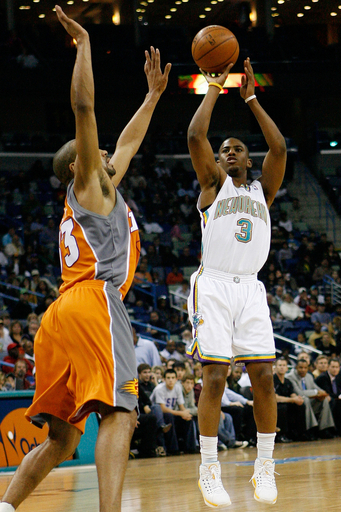 ホーネッツ サンズを降し連敗を3で止める